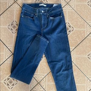 High Rise Skinny Levi’s